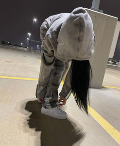 ชุดวอร์มสำหรับผู้หญิงชุดวอร์มสองชิ้นมีฮู้ดและกางเกงจ็อกเกอร์ลำลองชุดแนวสตรีทย้อมสีเทา - Product Image 2