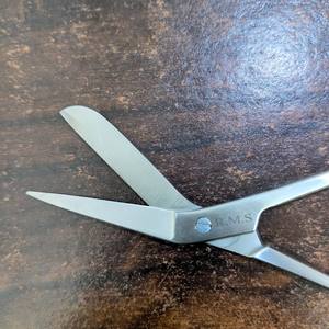 Juego de instrumentos de tijera de episiotomía de clase I reutilizables manuales de acero inoxidable de 6 pulgadas para uso quirúrgico hospitalario - Product Image 4