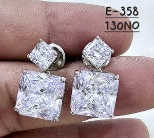 Boucles d'oreilles pendantes élégantes pour femmes, double carré, avec diamants américains, bijoux tendance en laiton, pour occasions spéciales, anniversaire, mariage - Product Image 1