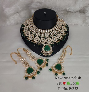 FANCY ANTIGUO TRADICIONAL Y DE MODA TONO DORADO KUNDAN PERLA GARGANTILLA COLLAR PENDIENTES CONJUNTO CON MANGTIKA PARA MUJER Y NIÑA - Product Image 2