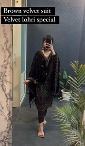 Lancement d'un nouveau look de soirée de créateur, nouveau haut avec palazzo et dupatta avec broderie lourde et travail de séquence, costume 3 pièces - Product Image 3