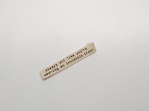 Étiquette sérigraphiée en coton personnalisée Étiquette de cou avec nom de marque Matériau recyclé Étiquette d'entretien et de lavage pour vêtements de mode - Product Image 4