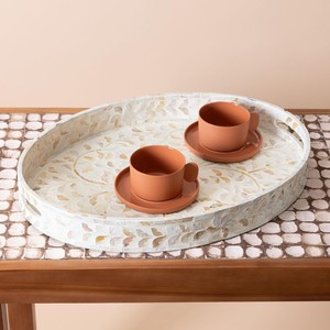Plateau en nacre ovale à motif floral, ton crème, fait à la main, plateau de service décoratif pour une décoration élégante de la maison, salle à manger et salon - Product Image 3