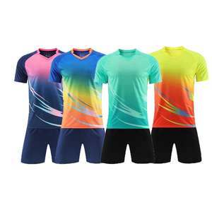 Conjuntos de traje de fútbol de poliéster 100% de alta calidad hechos a medida para hombres, ligeros, transpirables, de secado rápido, para uso en todas las estaciones - Product Image 5