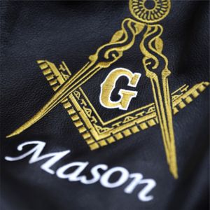 Veste en cuir Mason Limited Edition-Cuir véritable 100% | Veste fraternité homme noir avec emblème Mason brodé - Product Image 4