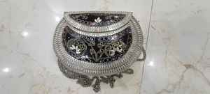 Bolsas de mano con apliques de metal con cuentas hechas a medida, bolsa de mano tribal adecuada para tiendas de joyería y accesorios de moda - Product Image 4