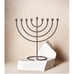 Venta caliente portavelas decorativo Menorah para decoración de Navidad soporte de vela de boda de Metal para decoración del hogar en acabado antiguo - Product Image 1