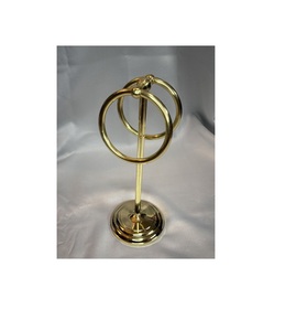 Toallero de latón ideal para una decoración elegante del baño, con base resistente y apariencia refinada, perfecto para uso regular. - Product Image 4