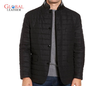 Veste matelassée d'hiver noire pour hommes de taille moyenne avec fermeture à glissière à col à capuche Service OEM veste de rue à porte pour hommes - Product Image 1