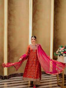 Ensemble de costume palazzo en georgette orange pour soirée, avec broderie de sequins, de zari et de fils, travail de perles, costume de fête de mariage - Product Image 3