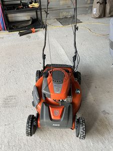 Tondeuse autoportée Husqvarna R320X AWD, 150 heures d'utilisation, plateau de coupe de 112 cm, excellent état, à vendre - Product Image 5