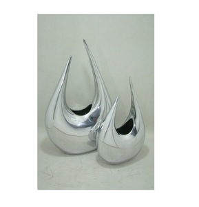 Vase à fleurs en argent de haute qualité au design unique ensemble de deux pots en aluminium finition argentée pour la décoration de la maison salon et chambre à coucher - Product Image 3