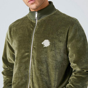 ชุดวอร์มกำมะหยี่ผู้ชายจากโรงงาน รับผลิตตามแบบ พร้อมสกรีนโลโก้ OEM ODM เสื้อฮู้ดดี้ กางเกงจ็อกเกอร์ ทรงเข้ารูป ดีไซน์สำหรับใส่ลำลอง - Product Image 6