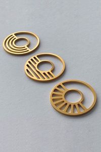 Vente à Chaud Ensemble de Sous-Verres Géométriques en Métal en Or Rose et Argent Ensemble de Dessous de Verre Artistique Unique Décor de Dessous de Verre de Table à vendre - Product Image 2