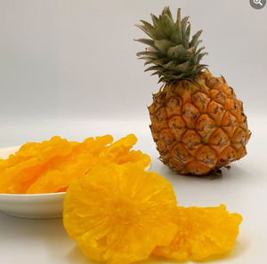 Chips de piña masticables de Vietnam-Bocadillo de frutas tropicales secado al vacío OEM - Product Image 1