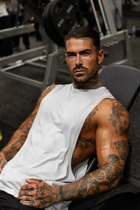 เสื้อกล้ามถักผ้าฝ้ายรูเข็มสำหรับผู้ชายเสื้อกีฬาแขนกุดทรงหลวมโลโก้ตามสั่งแห้งเร็วสำหรับฤดูร้อน - Product Image 4