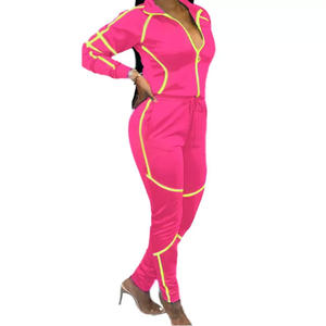 Chándal de sublimación de dos piezas para mujer con detalle de color afilado y chándal estampado de mujer con forma ajustada - Product Image 5