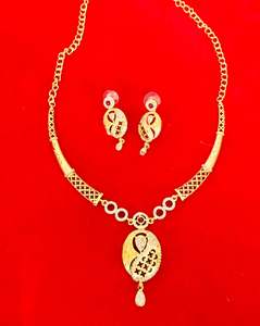 24K chapado en oro Dubai Vintage moda joyería collar conjunto pendientes brazaletes peines broches Material de cobre para EE. UU. - Product Image 1