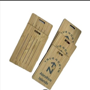 Accessoires de valise en bois de luxe personnalisables Etiquette de bagage en bois de bambou écologique avec étiquette nominative personnalisée Style lettre - Product Image 2