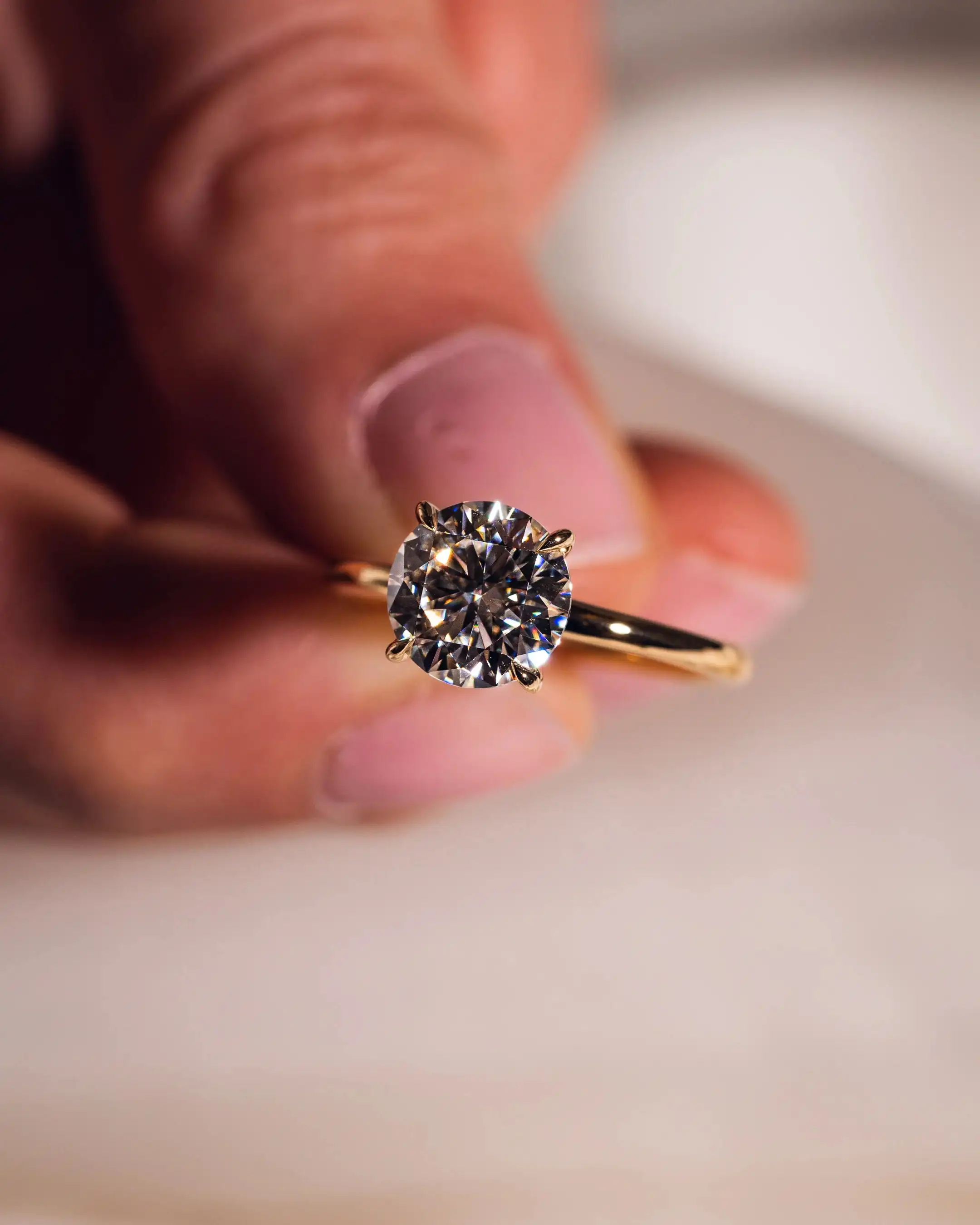 Cincin soliter berlian alami bulat 2CT emas padat 18K klasik, cincin perhiasan halus untuk pertunangan pernikahan wanita