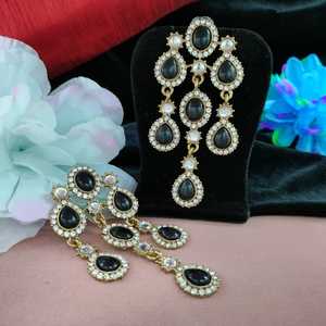 Pendientes acrílicos Kundan para mujer, lujoso acabado en tono dorado, ligero, respetuoso con el medio ambiente, metales no preciosos, ropa de fiesta - Product Image 5