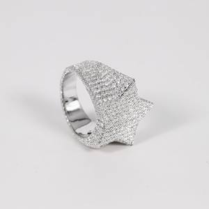 Anillo de Oro Blanco de 14 Quilates con Diamante Cultivado en Laboratorio en Forma de Estrella, Elaborado Meticulosamente, con Diamantes de Claridad VVS - Product Image 6