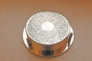 ชุดจานรองแก้วโลหะลายดอกไม้สไตล์วินเทจ ลวดลายสลักแบบโบราณ สำหรับห้องรับประทานอาหาร ขายส่งจำนวนมาก - Product Image 6