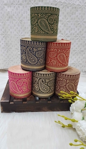 Rubans et lacets brodés à la machine de motifs floraux zari dorés sur mesure dans divers modèles et couleurs pour robes de mariée - Product Image 2