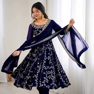 Collection de costumes Anarkali brodés de fleurs pour occasions festives - Product Image 1