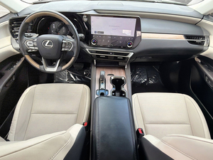 RX350 2023 Usado, SUV de Gasolina Turbo de 2.4L, Tracción en las Cuatro Ruedas/Tracción Delantera, Transmisión Automática, Vehículo de Lujo en Venta - Product Image 4
