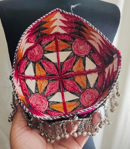 Pasador de Pelo Tradicional Afgano Pashtun Unisex, Tela Bordada con Flores, Hecho a Mano, Estilo Étnico Vintage - Product Image 2