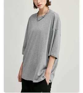 Camiseta de algodón pesado para hombre, camiseta de calle de cuello redondo de gran tamaño con logotipo personalizado en blanco de alta calidad para hombre y mujer - Product Image 4