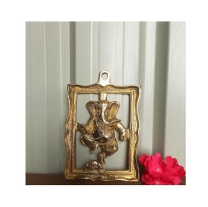 La sculpture de dieu en métal en laiton honore les légendes mythiques et les croyances spirituelles dans une forme élégante d'artisanat sacré doré - Product Image 6