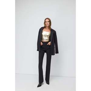 Blusa Casual de Poliéster con Cuello Redondo y Manga Corta con Logotipo en la Parte Delantera - Product Image 1