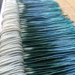 Décoration murale en macramé avec glands, paysage de montagne et d'océan, pour les intérieurs bohèmes, accent mural élégant et thème nature, en provenance d'Inde - Product Image 6