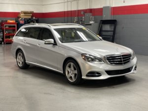 Mercedes-Benz E 350 Luxury 2015 Usado en Buen Estado - Product Image 2