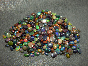 Lot de cabochons d'opale noire éthiopienne Pierres précieuses en vrac Multi Fire 100% Pierre précieuse d'opale naturelle - Product Image 5