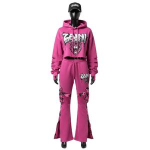 Conjunto Deportivo de Felpa de Algodón para Mujer, 300 GSM, Top Corto con Capucha Rosa, Pantalones Acampanados, Panel Táctico, Logotipo Personalizado, Tallas Grandes - Product Image 1