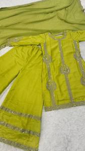 Hermosas lentejuelas de seda Chinon Zari Work Palazzo Set con Top Modern Reversible Salwar Kameez para ocasiones de fiesta - Product Image 3