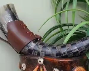 Taza de Cuerno Vikingo de Alta Calidad con Nuevo Diseño Metálico, Taza de Cerámica para Bar, Fiesta, Cerveza, Accesorio Hecho a Mano para Exportación - Product Image 5