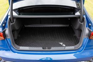 LUXURY RIDE 2025 RS3 Turbo de 5 Cilindros, Tracción en las Cuatro Ruedas, Azul Metálico Ascari, Equipamiento de Alta Gama - Product Image 1