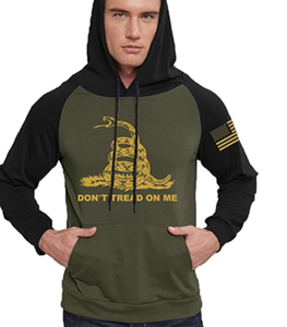 เสื้อฮู้ดผู้ชายลายธงชาติอเมริกา ผลิตจากโพลีเอสเตอร์ แขนยาวแบบแร็กแลน มีกระเป๋า - Product Image 4