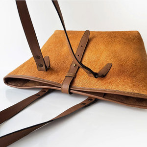 Cowhide Leather Women's Fashion <b>Tote</b> <b>Bag</b> High Quality <b>Zipper</b> Closure Customizable Colors - Product Image 4