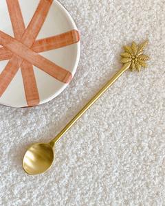 Cuillère à thé en laiton doré au design floral Ustensile élégant et élégant pour thé café salle à manger et décor de cuisine - Product Image 6