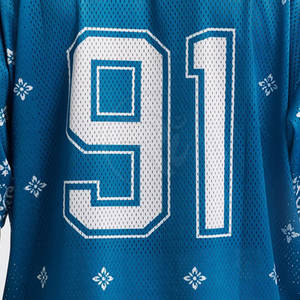 Camiseta de malla transpirable con cuello en V y corte extragrande para clima cálido Camiseta de malla Extragrande - Product Image 4