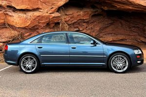 Audi A8 L W12 d'occasion de 2008, environ 18 800 milles, 450 ch, W12, effet bleu perle nordique, non modifiée - Product Image 2