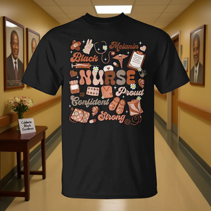 T-Shirt da Infermiera Forte e Sicura di Sé Stessa in Melamina Nera per il Mese della Storia Nera - Categoria Prodotti Promozionali - Product Image 3