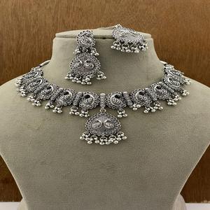 Conjunto de joyas de latón Premium para mujer, diseños étnicos y contemporáneos para uso diario, fiestas y ocasiones festivas cómodas - Product Image 1