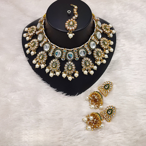 Collier ras du cou Meenakari en plaqué or royal avec pierres Kundan et perles Bijoux ethniques parfaits pour les looks de célébration - Product Image 1