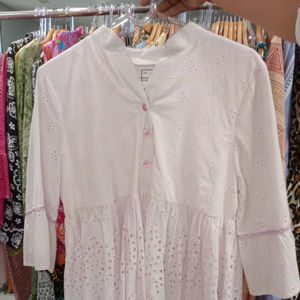 Robe à oeillets en coton blanc brodée tunique à manches creuses Style été décontracté & Resort Wear robe tunique avec taille froncée - Product Image 1